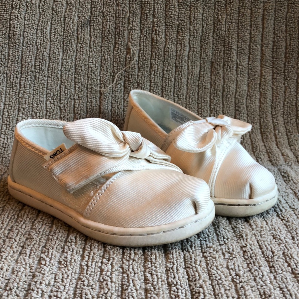 Tom’s shoes